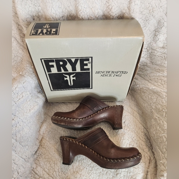 Frye Women's Brown Leather Clogs, size 9 - Picture 2 of 7